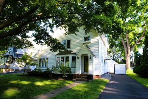 275 Susquehanna Rd, Rochester, NY 14618