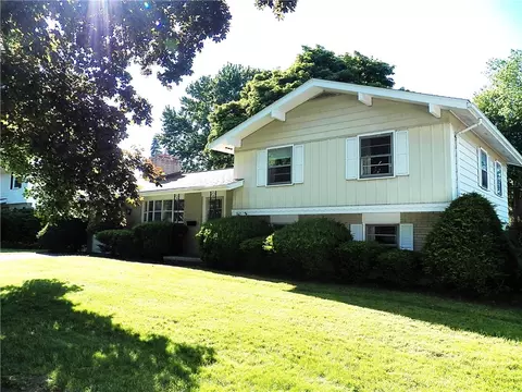 362 Meadowbriar Rd, Greece, NY 14616