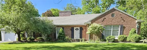 23 Pickthorn Dr, Batavia, NY 14020