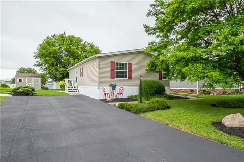 996 Gypsum Mills St, Victor, NY 14564