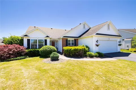 19 Sable Ridge Ln, Greece, NY 14612