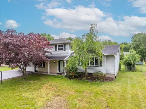 26 Sudbury Dr, Gates, NY 14624