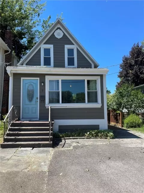 9 2nd St, Irondequoit, NY 14617