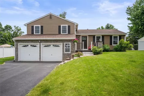 5817 Walnut Dr, Farmington, NY 14425