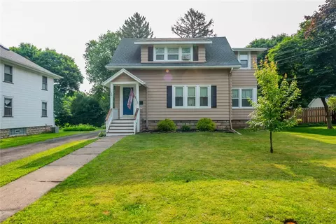 136 Dunning Ave, Webster, NY 14580