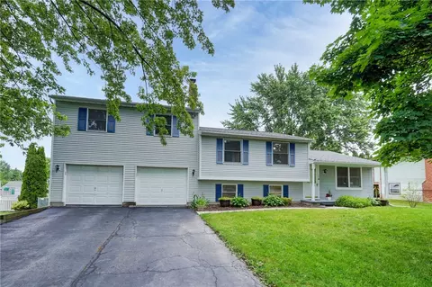 22 Wildherd Dr, Henrietta, NY 14467