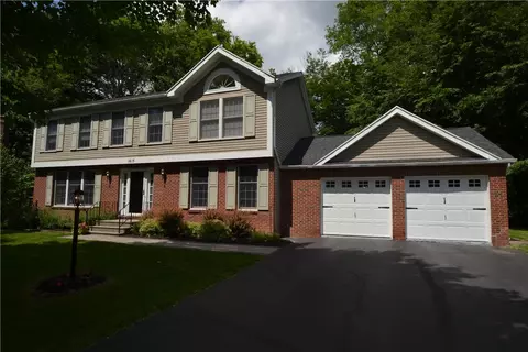 1615 Beech Dr, Walworth, NY 14568