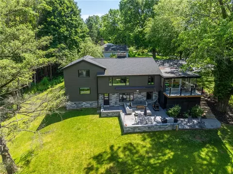 8 Green Ridge Rd, Perinton, NY 14534