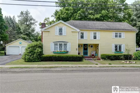 39 N Pearl St, Carroll, NY 14738