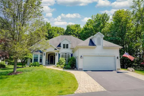 163 New Tudor Rd, Pittsford, NY 14534