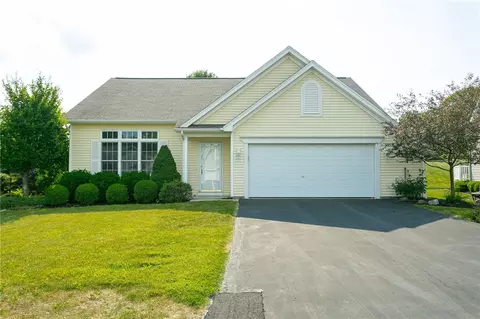 1322 Harwood Ln, Macedon, NY 14502