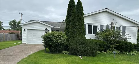 83 Saint Amelia Dr, Tonawanda, NY 14150