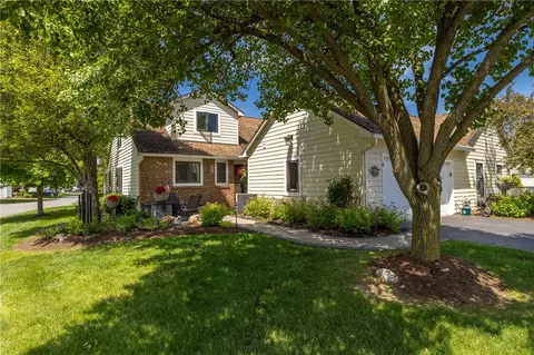 8 Island Ln, Canandaigua, NY 14424