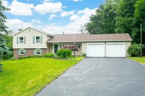 71 S Ridge Trl, Perinton, NY 14450