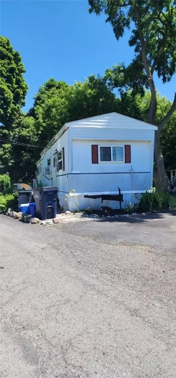 11 Nune Park Ln, Avon, NY 14414