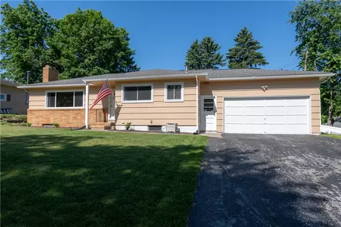 35 Twin Rd, Irondequoit, NY 14609