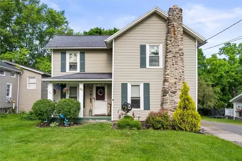 33 Michigan St, Bloomfield, NY 14469