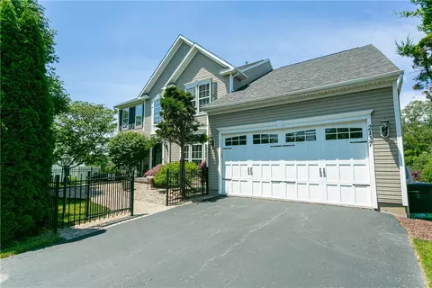 2137 Stablegate Dr, Canandaigua, NY 14424
