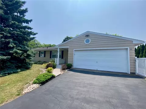 24 Fern Castle Dr, Irondequoit, NY 14622