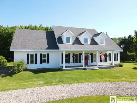 15 Dickinson St, Hanover, NY 14136