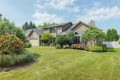 112 Wood Run, Greece, NY 14612