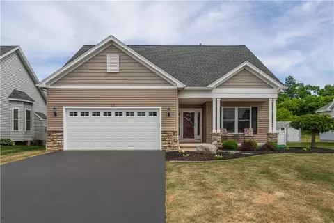 12 Willow Wind Trl, Ogden, NY 14624
