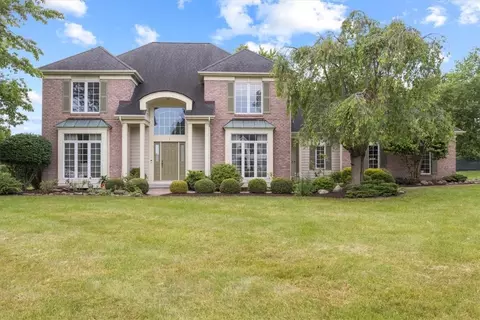 3 Fall Meadow Dr, Pittsford, NY 14534