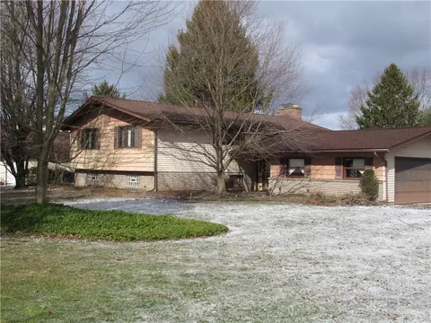 11548 Tomarsue Rd, Marilla, NY 14102