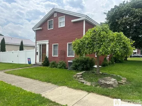 48 Church St, Springville, NY 14141