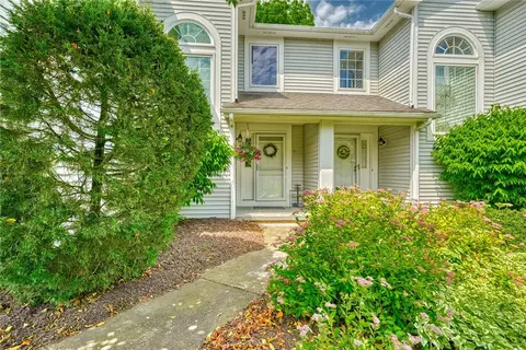 31 Cedarview, Perinton, NY 14450