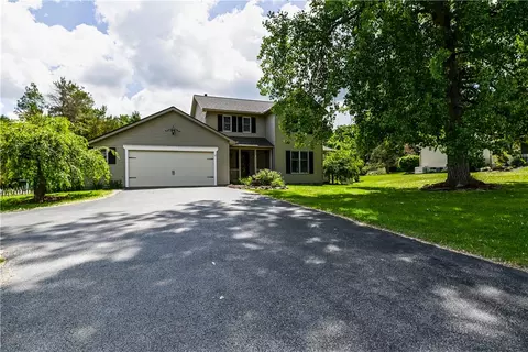 17 Hillside Dr, Clifton Springs, NY 14432