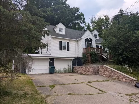 29 Delaware Ave, Bradford, PA 16701
