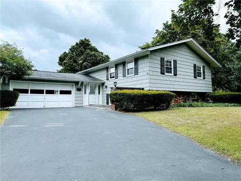 262 Jamestown Ter, Greece, NY 14615