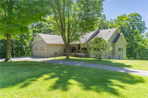 7281 Davis Rd, Naples, NY 14512