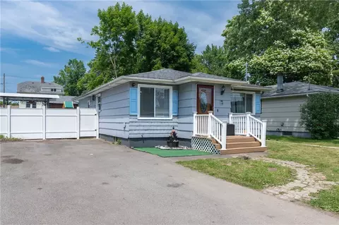 172 Auburn Ave, Gates, NY 14606