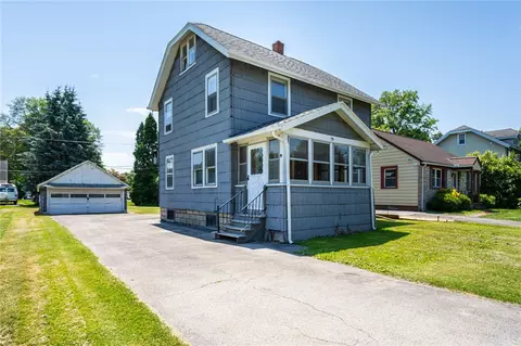 75 Elder St, Gates, NY 14606