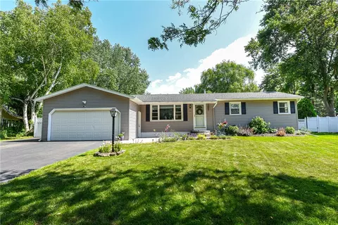 10 Sudbury Dr, Gates, NY 14624
