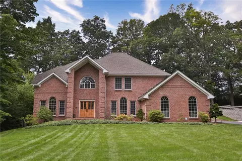 5 Cathedral Oaks, Perinton, NY 14450
