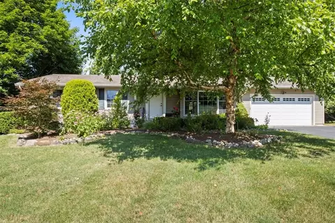 15 Tall Acres Dr, Pittsford, NY 14534
