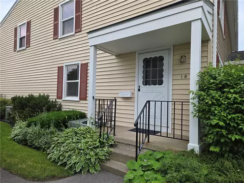 18 Eagle Ln, Perinton, NY 14450