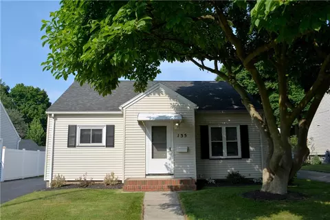 135 Westwood Dr, Greece, NY 14616