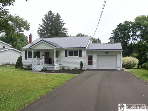 206 Seymour St, Pomfret, NY 14063
