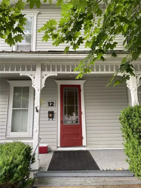 12 W Dezeng St, Galen, NY 14433