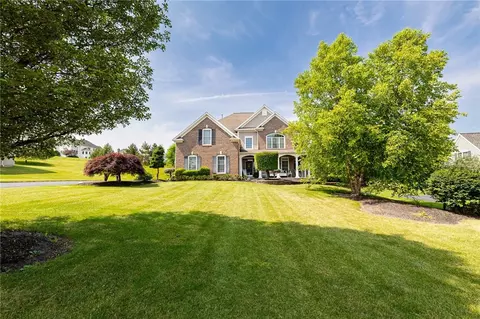 5 Nature Vw, Pittsford, NY 14534