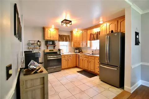 315 Walzer Rd, Irondequoit, NY 14622 photo 4