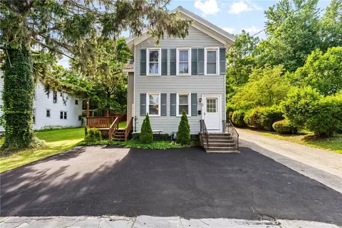 77 Phelps St, Lyons, NY 14489