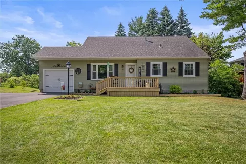 31 Post Hill Dr, Rochester, NY 14623