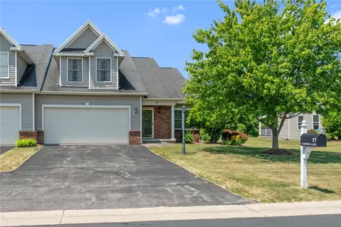 17 Cloister Ln, Webster, NY 14580