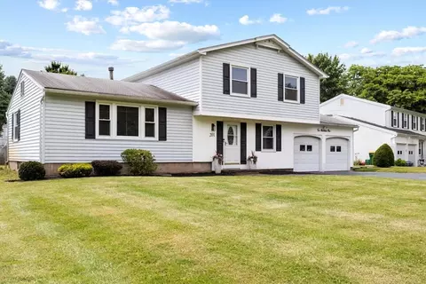 201 Blackwell Ln, Henrietta, NY 14467