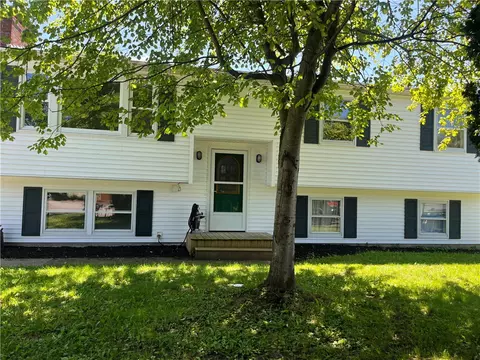 38 Aldrich Dr, Palmyra, NY 14522